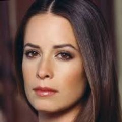 La eriza mediana de las hermanas Manitas. Atender clientes es lo mío, y despacharlos también.
¿Mi pasión? Las revistas del corazón.