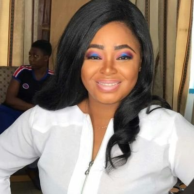 A professional makeup artist Decorator set designer COSTUMIER Actress you can call me on 0591991439 for your bridal makeup n hairstyling