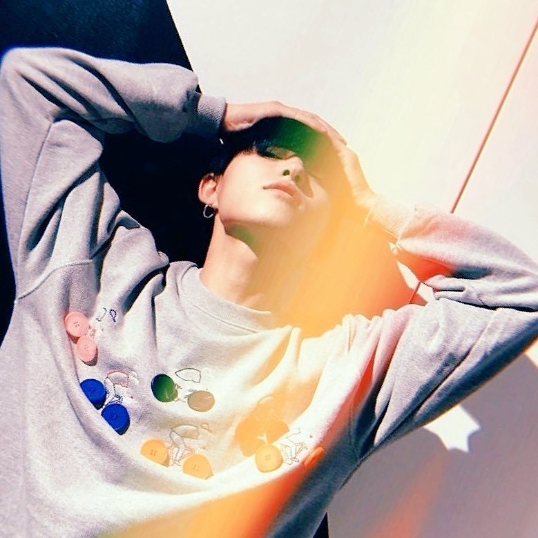 _dekroneawz_'s profile picture. โลกของผมมันก็สีเทาเหมือนหน้าคุณนั่นแหละครับ