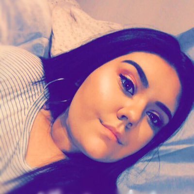 nanidominguezzz's profile picture. L I V I N G A T E E N A G E D R E A M.