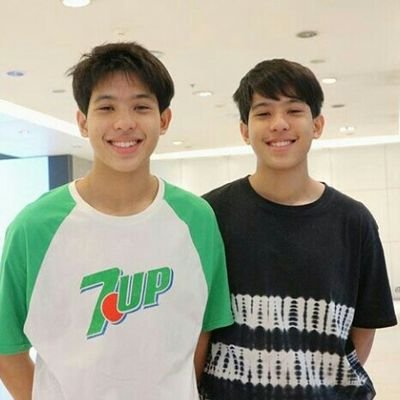 Ajjjfamily1's profile picture. AJ_JJ_family fc 
บ้านน้อง น้ะค้ะฝากติดตามน้องด้วยน้า 
AJ:ชยพล จุทามาศ
JJ:ชยกร จุทามาศ
ช่องการติดต่อทางบ้าน
Instagram: aj_jj_family
Facebook: AJ_JJ_family_fc
