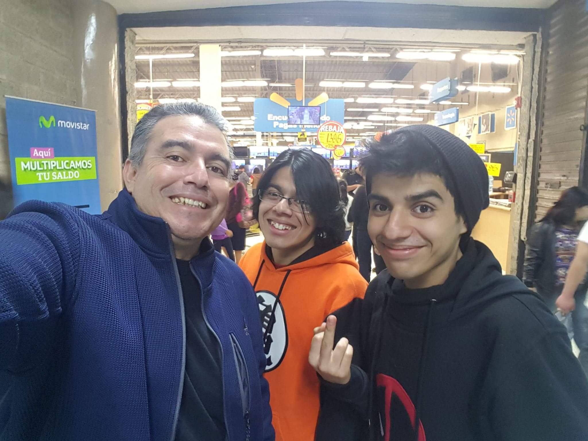Si Dios conmigo quien contra mi
me gusta molestar :3 y me gusta el rock \m/ :)