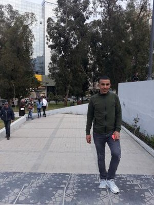 Abde85825632's profile picture. عش حياتك ولا تنظر الى الوراء