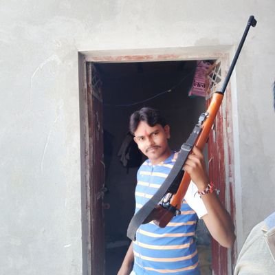 लड़ें वो बीर जवानों की तरह
ठंडा खून फ़ौलाद हुआ,
मरते-मरते भी की मार गिराए,
तभी तो देश आज़ाद हुआ.

—
