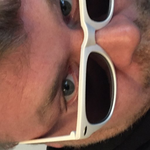 the_flooowwwww's profile picture. rund & eckig | sensibel & ungehobelt | oft zu laut & oftmals still | strukturiert & chaotisch | desaströs & beruhigend | gestört == lebendig