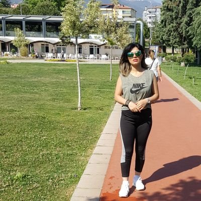 فقط خدا میتونه قضاوت کنه، تو خدا نیستی پس قضاوت نکن..... ؛
......اگه منو میشناسی خارج از توییتر، بلاکم کن نه فالو