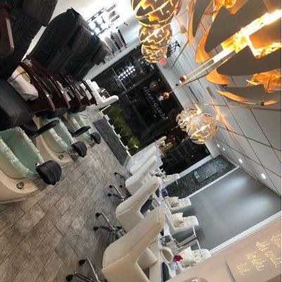 World Of Nails And Beauty Lounge