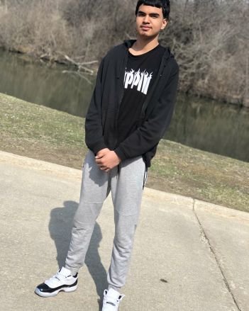 Hfa basketball player#23 |Class 2020| 💰📕🏀student athlete
👻amosc:@foreign.eddie13
Motorcity Thunder⚡🙇