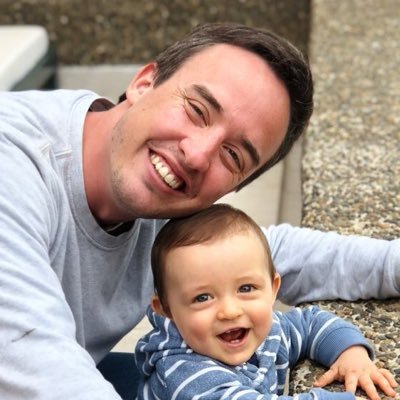 j_santamariah's profile picture. el de arriba en la foto