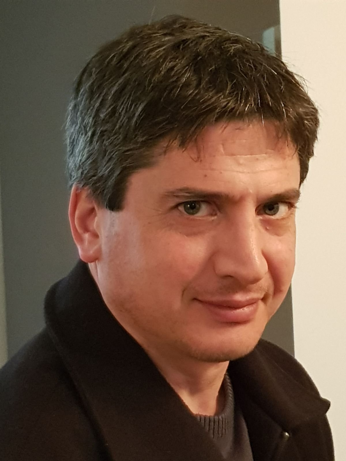 GuyShefer's profile picture. 'שלמות אמיתית היא לדעת להכיל את מה שלא מושלם' - כמה קיטשי ככה נכון.