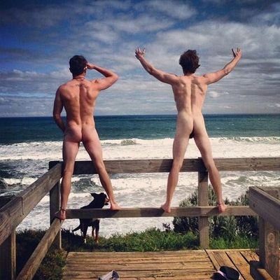 Couple gay Rochefort 17 Charente-Maritime #gay #nobareback #naturisme #nude #gay17 #gaycharentemaritime (ville et dm c'est top).
Je bloque tous comptes Onlyfans