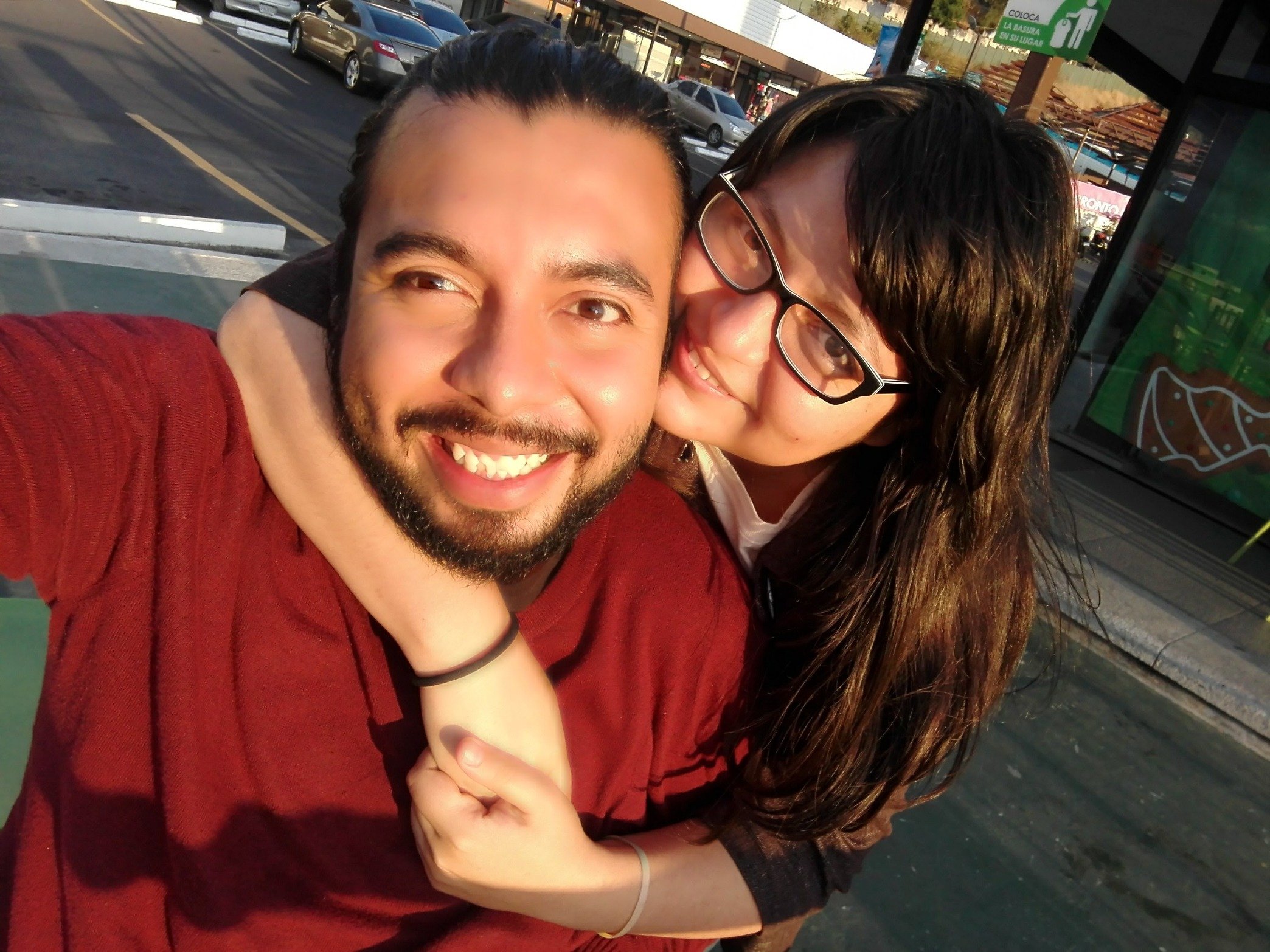 Esvux's profile picture. 🌱 vos sabés que es el camino correcto de los guatemaltecos honestos...