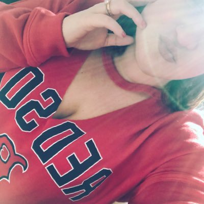 Megggg_JeanxO13's profile picture. Wife, Fur Momma & Chronically Fabulous // RA warrior.