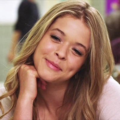 NovusDerision's profile picture. your face is a work of 𝙖𝙧𝙩, @ReticentSwimmer. We should frame it with my legs.