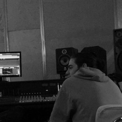 RealMikeWhite's profile picture. 