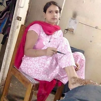 KiranYa21142583's profile picture. फूल है गूलफ का पती है हरि हरि आपकी याद आती है      सजन घड़ी घड़ी