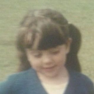 roz_1981's profile picture. 