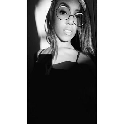 Lyne Velozo🦄💜
15 anos💕
Aquariana♒
Futura fiseterapeuta🏥❤
Flamenguista⚫🔴⚫⚽
Amor de pessoa☺🤗💜
Deixa olhar querida porq olha pra mim me acha bela 😘💭💗