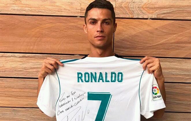 Sou Fã Clube (brasileiro) oficial do grande jogador Portugues, Cristiano Ronaldo (criado dia 12/11/2010)