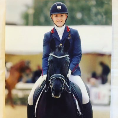 LucindaElliott's profile picture. 22 - Insta; lucindaelliott, ✨