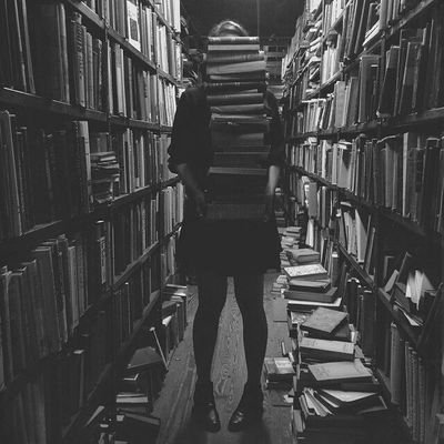 Estoy hecha de café, letras, música y de polvos estelares.