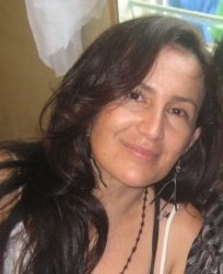 soy periodista, y organizo conciertos de musica romantica, me encanta leer y escuchar un buen tema musical
