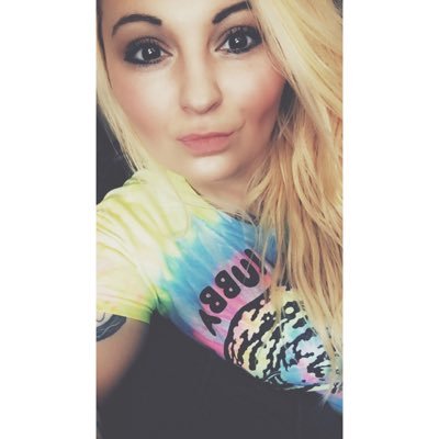 shannintweets's profile picture. 