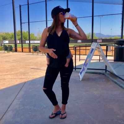 Just a Misbehaved Mommy trying to slay this mom and step mom thing. Trying to stay sexy for my hubby and remodel my home DIY. Insta: @themisbehavedmonmy