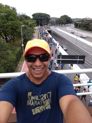 Um Guerreiro!! Que nunca desiste de lutar.. Crê na meritocracia e na força do trabalho.
