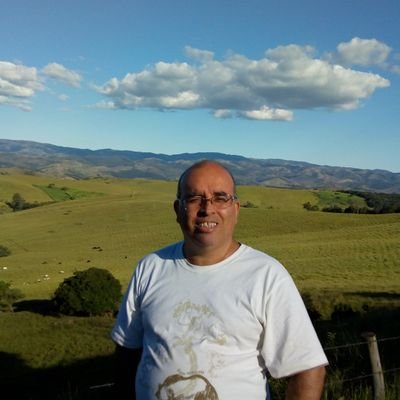 Benzimento e Reiki , consulta com Tarô e outros oráculos além de cursos a distância .
Como terapeuta e tarólogo acredito que podemos encontrar suas respostas.