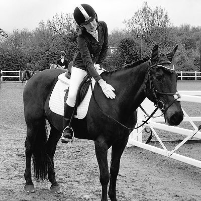 The daily adventures of one TBx mare Safira's Quest and her young rider 🐴 Blogging about our country life! ✨ Dm or Email us! hello@hanshorseydiary.co.uk 💌