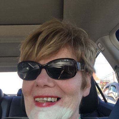 AnniePizzoa's profile picture. Books Books