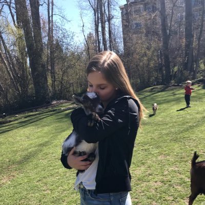 maddiehromadnik's profile picture. 