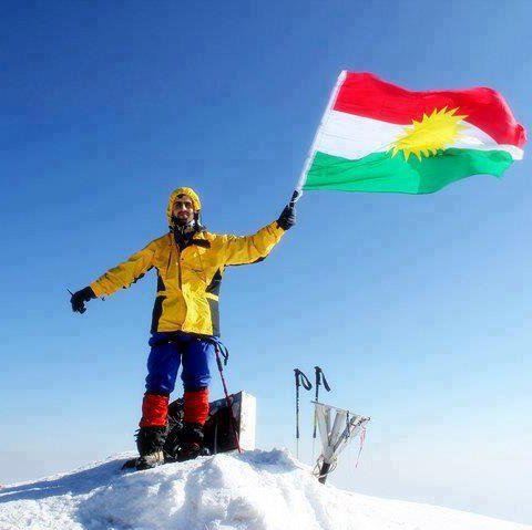 Di rojek berf û bahoz de,ku derî jî di bin berfê de mabû,hatîyê dinê.ji zaroktîya wî heta îro xizmetkarê doza Kurdistanê ye û 10 sal jî zîndanên tirkan de maye.