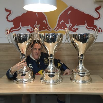 Professional hockey player playing for Red Bull Munich. 🏆🏆🏆