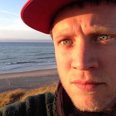 Reportasjeleder for kultur og byliv i @btno og forfatter av boken «Laks - en biografi» (@paxforlag, 2019). Økonom med fortid i bank.