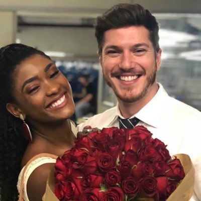 Bruquelgifs's profile picture. O casal mais lindo da novela O Outro Lado do Paraíso. 👊🏻♥️👊🏾