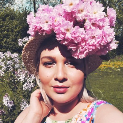 Der offizielle Twitter-Account → Luciana → 31 → Plus Size Blogger & Make-up Artist → mehr auf meinem Blog: https://t.co/jWQAZgrxPl