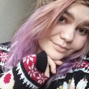 alex_lutton's profile picture. I really freaking love books, Feysand is my fav! I am in the midst of writing my first novel and I love painting!