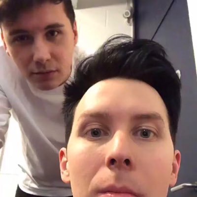 HOEPHlL's profile picture. drunk when i walk in the DOOOOR