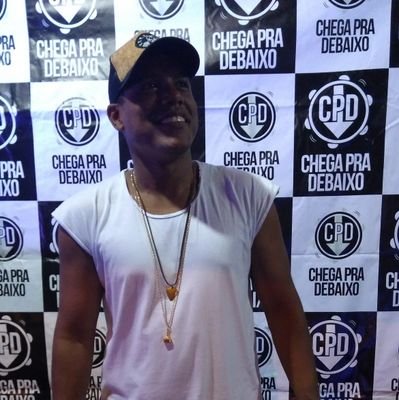 Vocalista da Chegapradebaixo Seja um visionário somente aqueles que conseguem se imaginar no seu destino é que chegam lá.