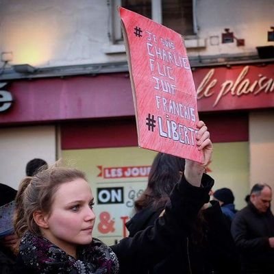 Professeure d’histoire-géo au Lycée Les Pierres Vives - Chargée de TD à Paris Nanterre. Militante au Snes-Fsu Versailles.