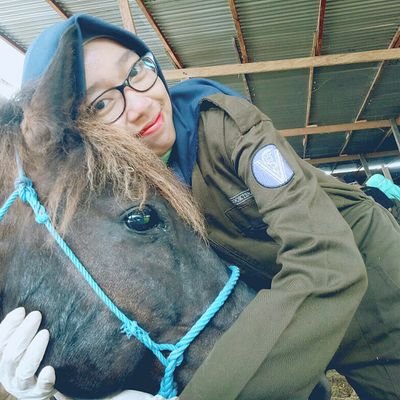 TIWITDECK's profile picture. INTJ. i'm in love with the moon