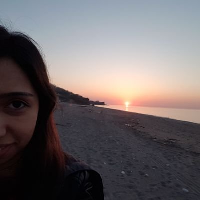 burcuozel27's profile picture. 