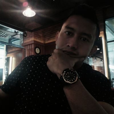 Selalu menikmati waktu dengan senyum dan kedamaian...
( hotnya cukup di ranjang )