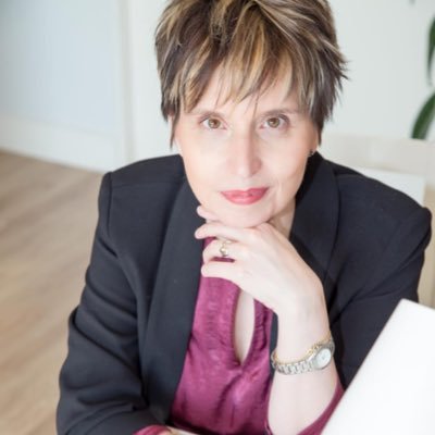 ImpulsaFarmacia's profile picture. Ayudo a farmacéuticas hartas d depender d la dispensación d medicamentos a multiplicar su venta libre mientras disfrutan d su profesión y d su tiempo en familia