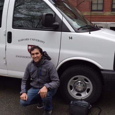 Ingeniero agronomo apasionado por la inovacion en el agro,emprender, entendedor de asado con amigos. Aguante la industria a cielo abierto.