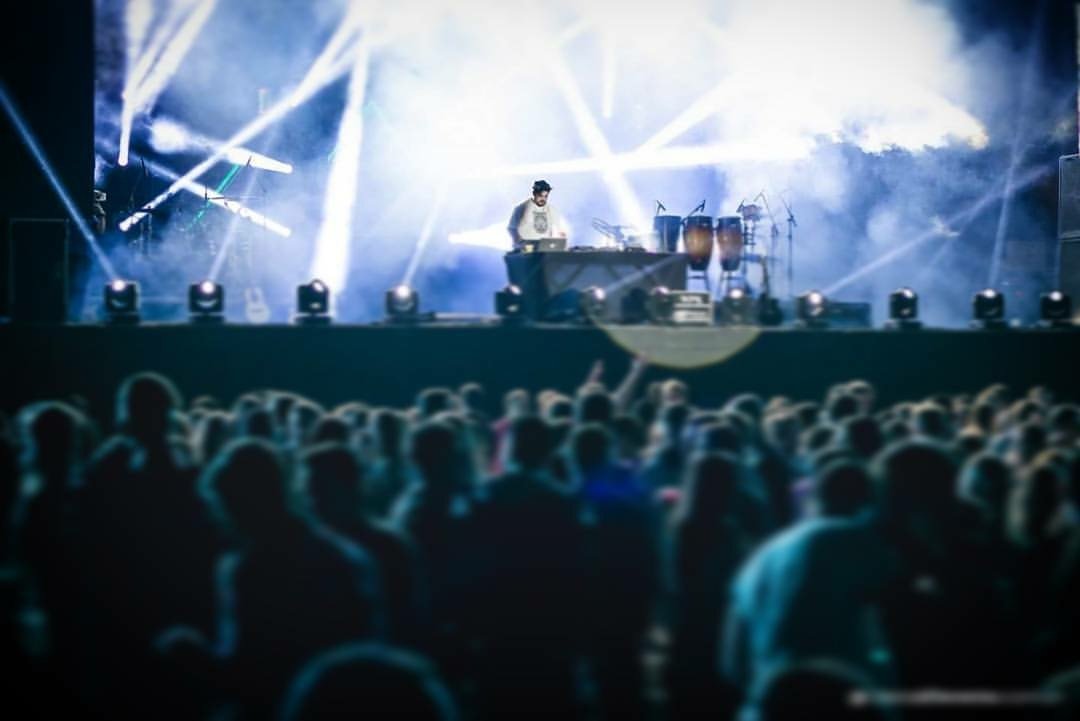 Dj.
Produtor de eventos.
Contato profissional (41)99927-1684 danilo@vipsertanejo.com.br