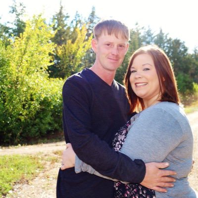 LynnMeredith86's profile picture. Pink Status Presenter with Younique