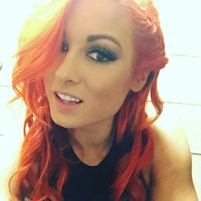 Hola bienvenido a mi Twitter hago vídeos para YouTube sobre la WWE y sus shows aquí te dejo el canal para que te pases https://t.co/SjesoSpv8H…